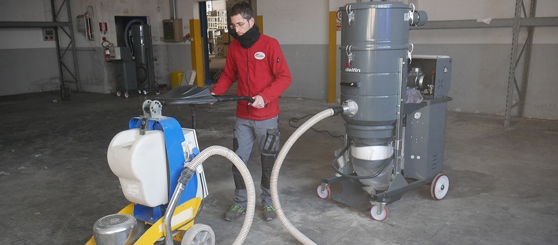 Industriële stofzuigers voor oppervlakte- en vloerbewerking